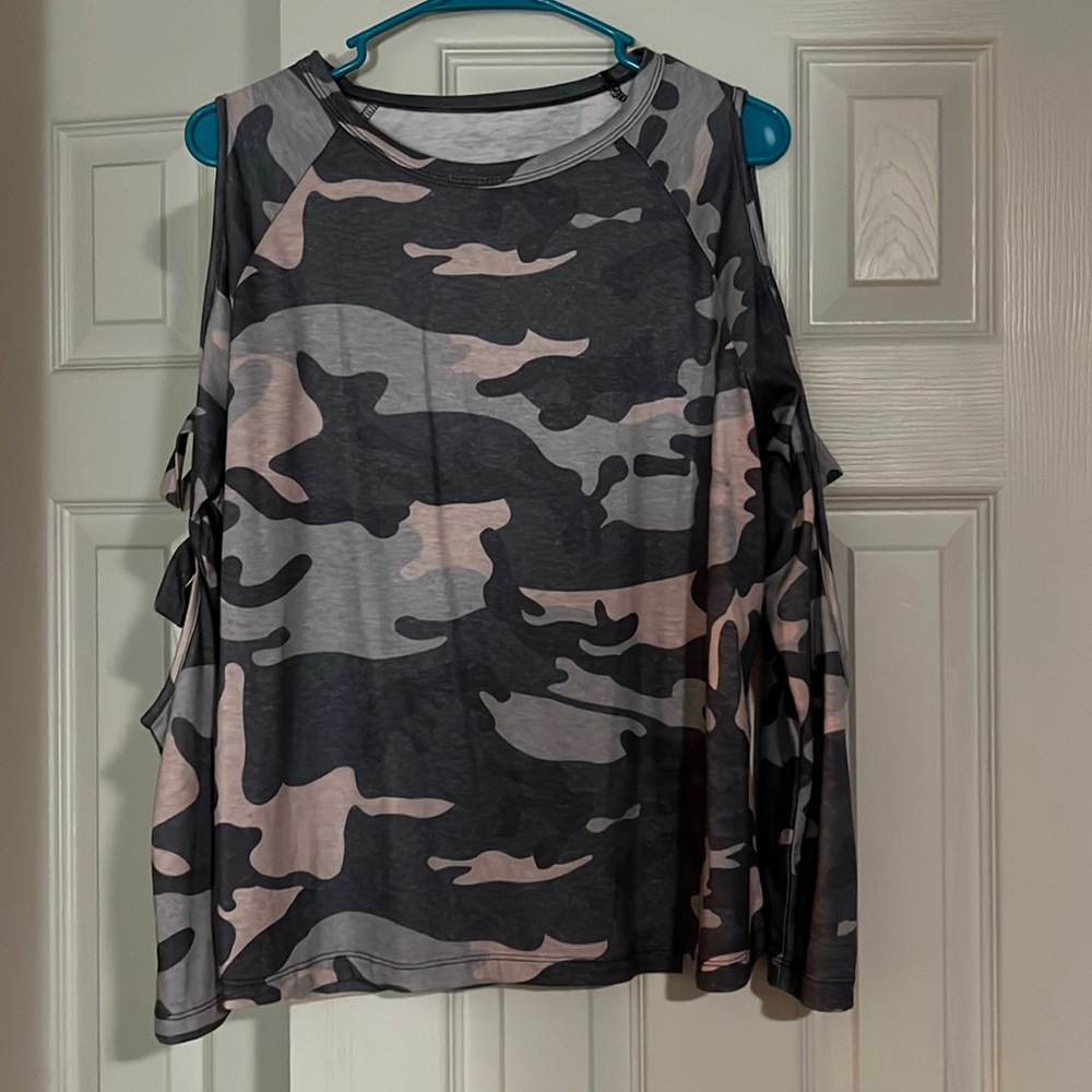 Cold Shoulder Camouflaged Top